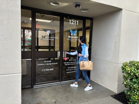 Person walking into front doors of Wyandot BHN Downtown Wellness Center